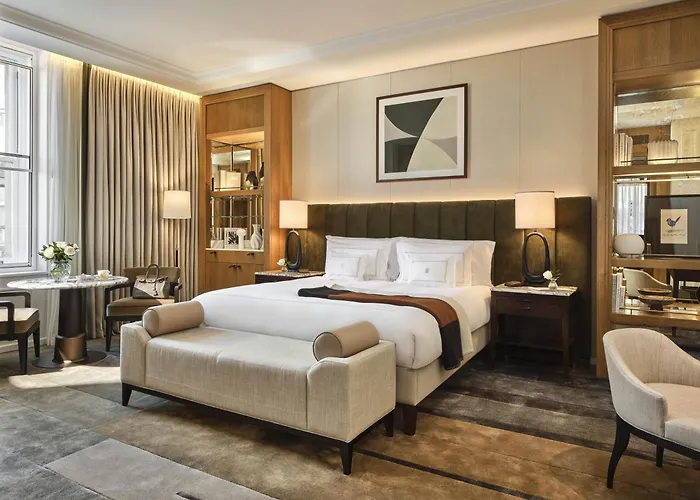 Best Hotels Near the London Eye to Experience the City