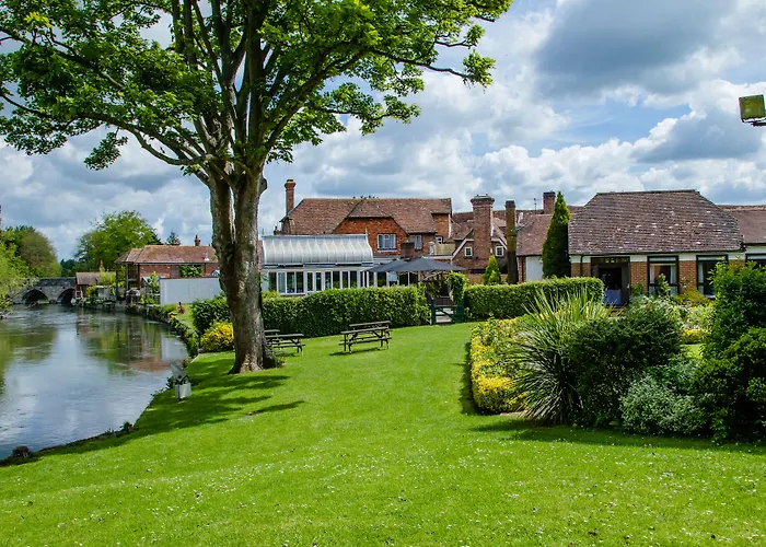 Top Hotels Near New Hall Hospital in Salisbury