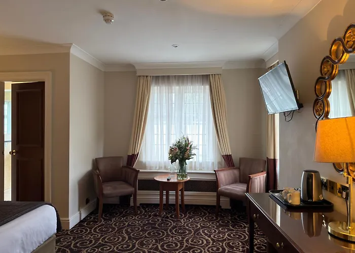 Top Hotels Near New Hall Hospital in Salisbury