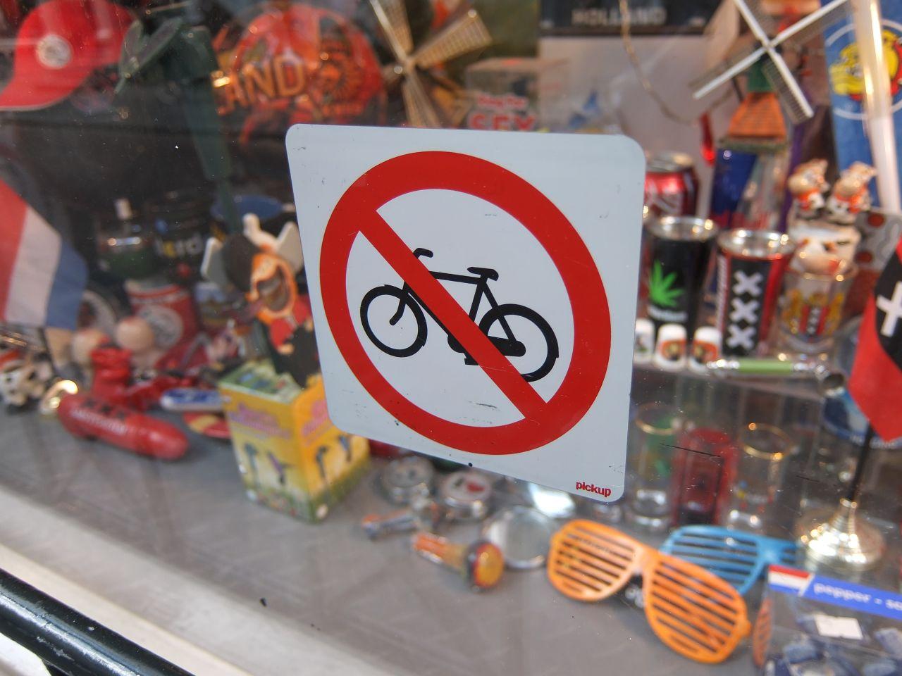 Cycling in Amsterdam: How to bike like a local